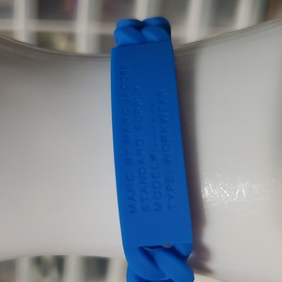 NWT Marc By Marc Jacobs Silicone Electric Blue Rubber Bracelet - Picture 6 of 9